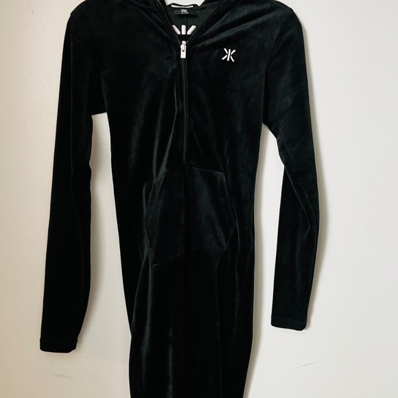 🖤AUTHENTIC ONEPIECE ORIGINAL FITTED ONESIE - Picture 2 of 10